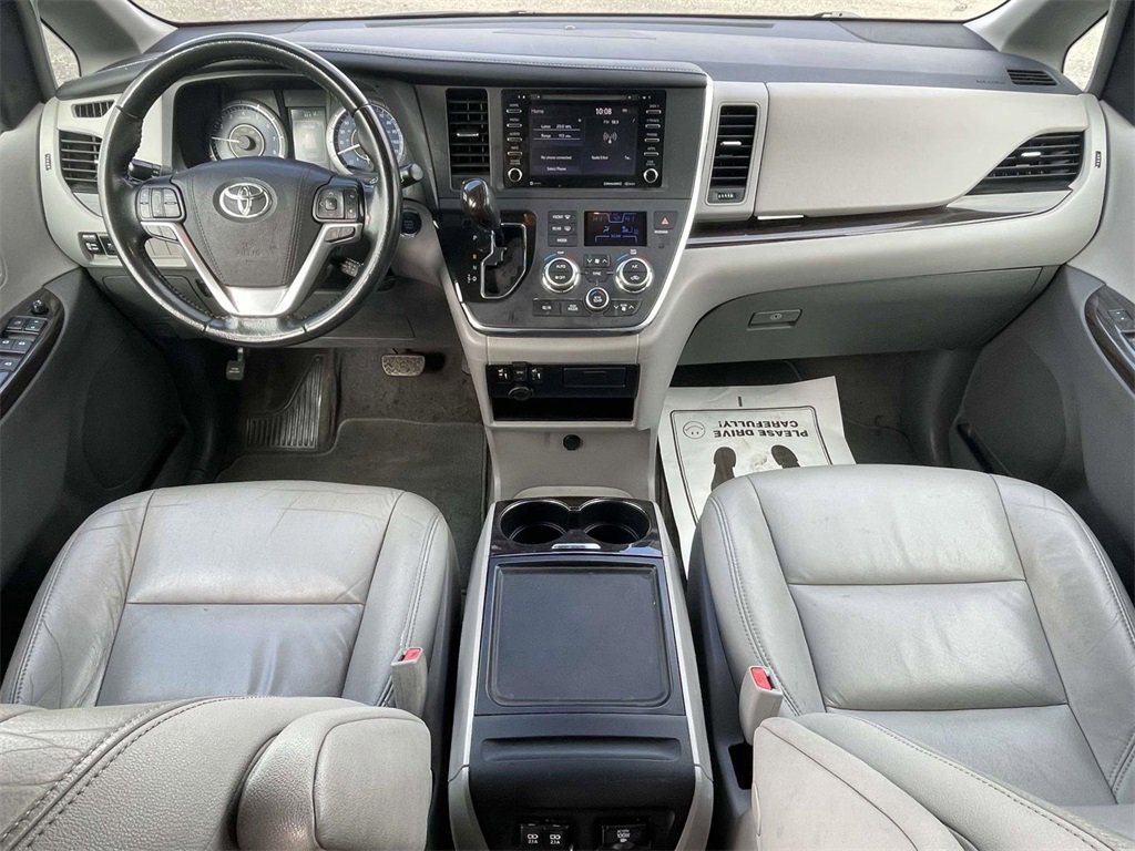 Used 2018 Toyota Sienna XLE image 11
