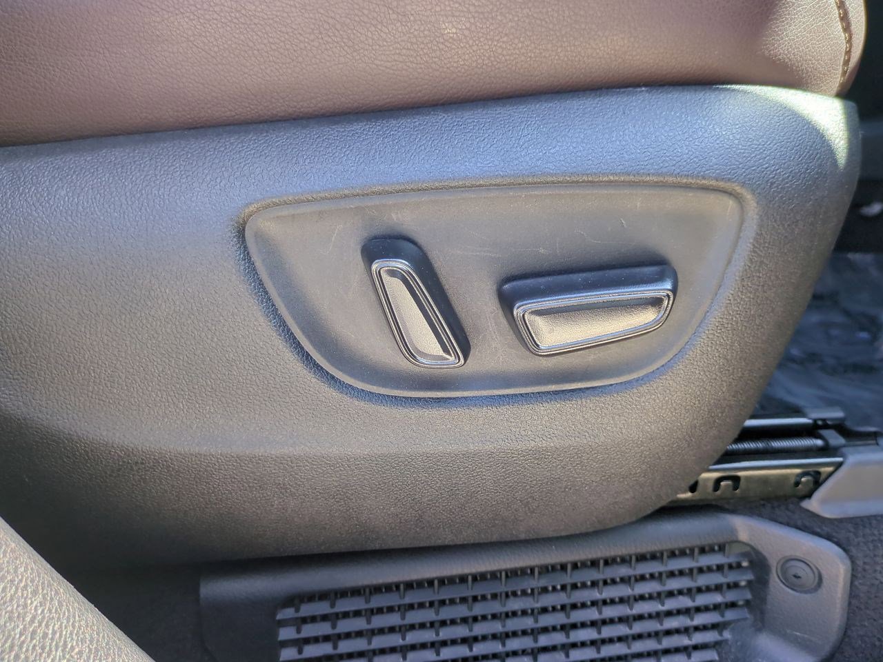 Used 2022 Toyota Sienna Platinum image 40