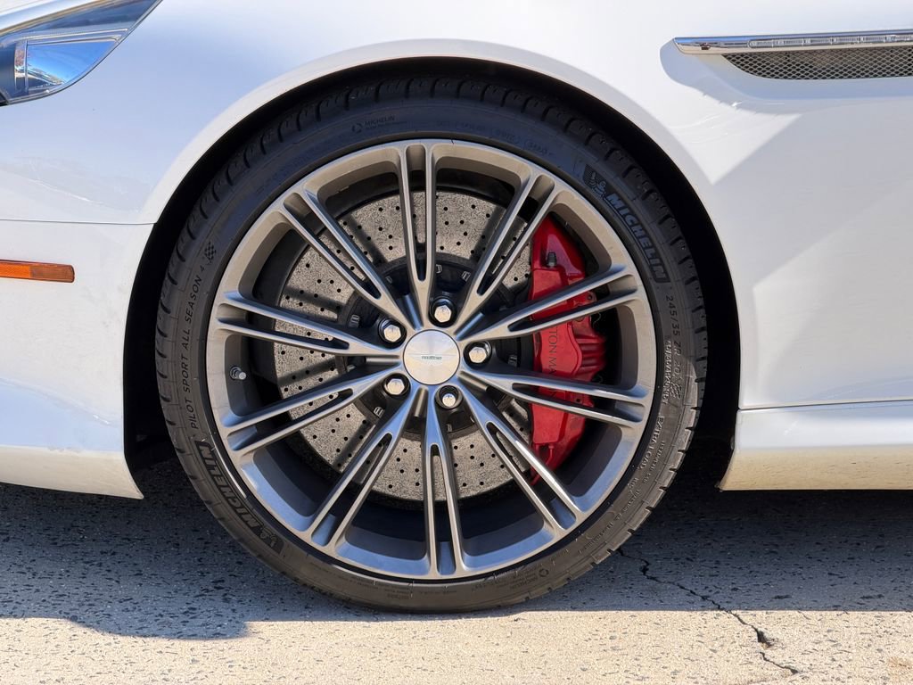 Used 2015 Aston Martin DB9 Coupe image 4