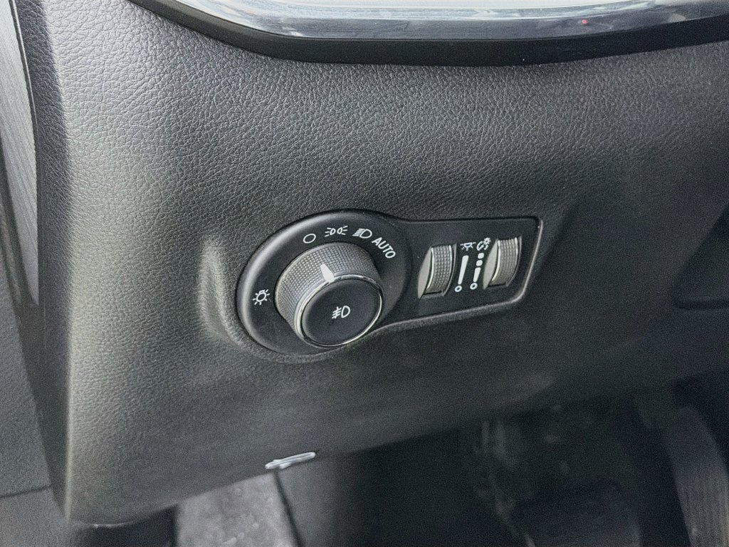 Used 2022 Jeep Compass Limited w/ Sun and Sound Group AWD/4WD image 13