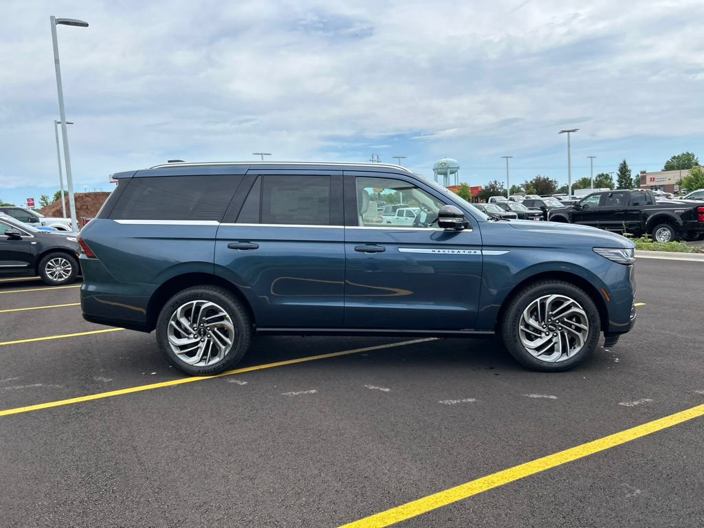 New 2027 Lincoln Navigator Reserve AWD/4WD image 5