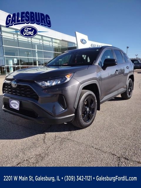 Used 2019 Toyota RAV4 LE image 1