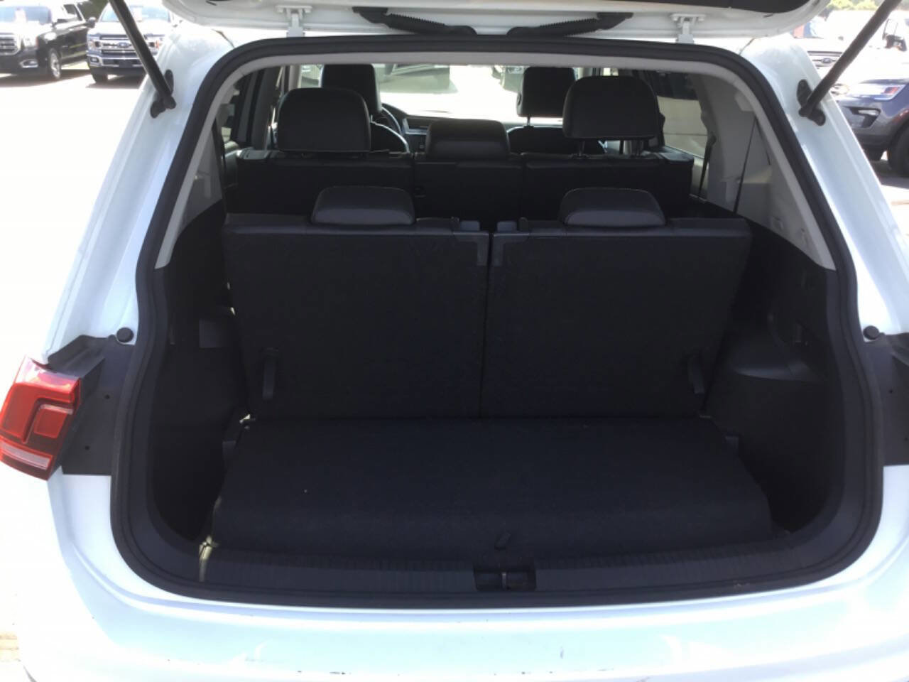 Used 2021 Volkswagen Tiguan SE image 11