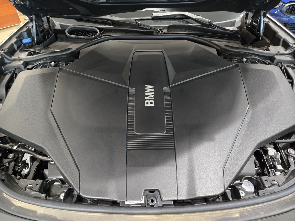 New 2026 BMW i7 xDrive60 w/ Executive Package AWD/4WD image 31