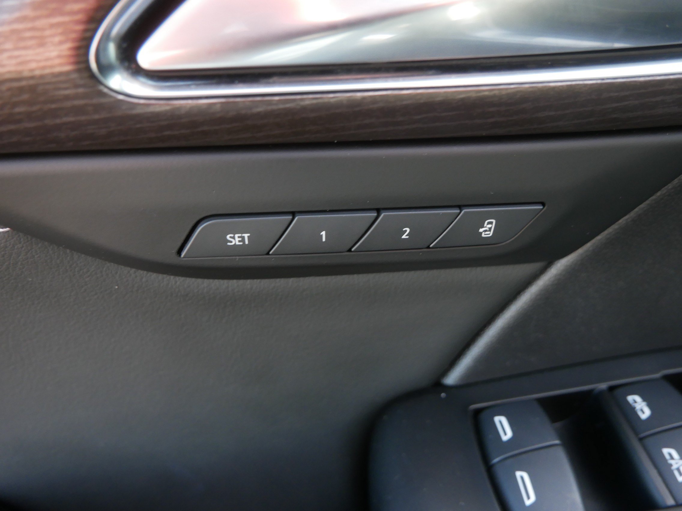 Used 2023 Buick Envision Avenir AWD/4WD image 24
