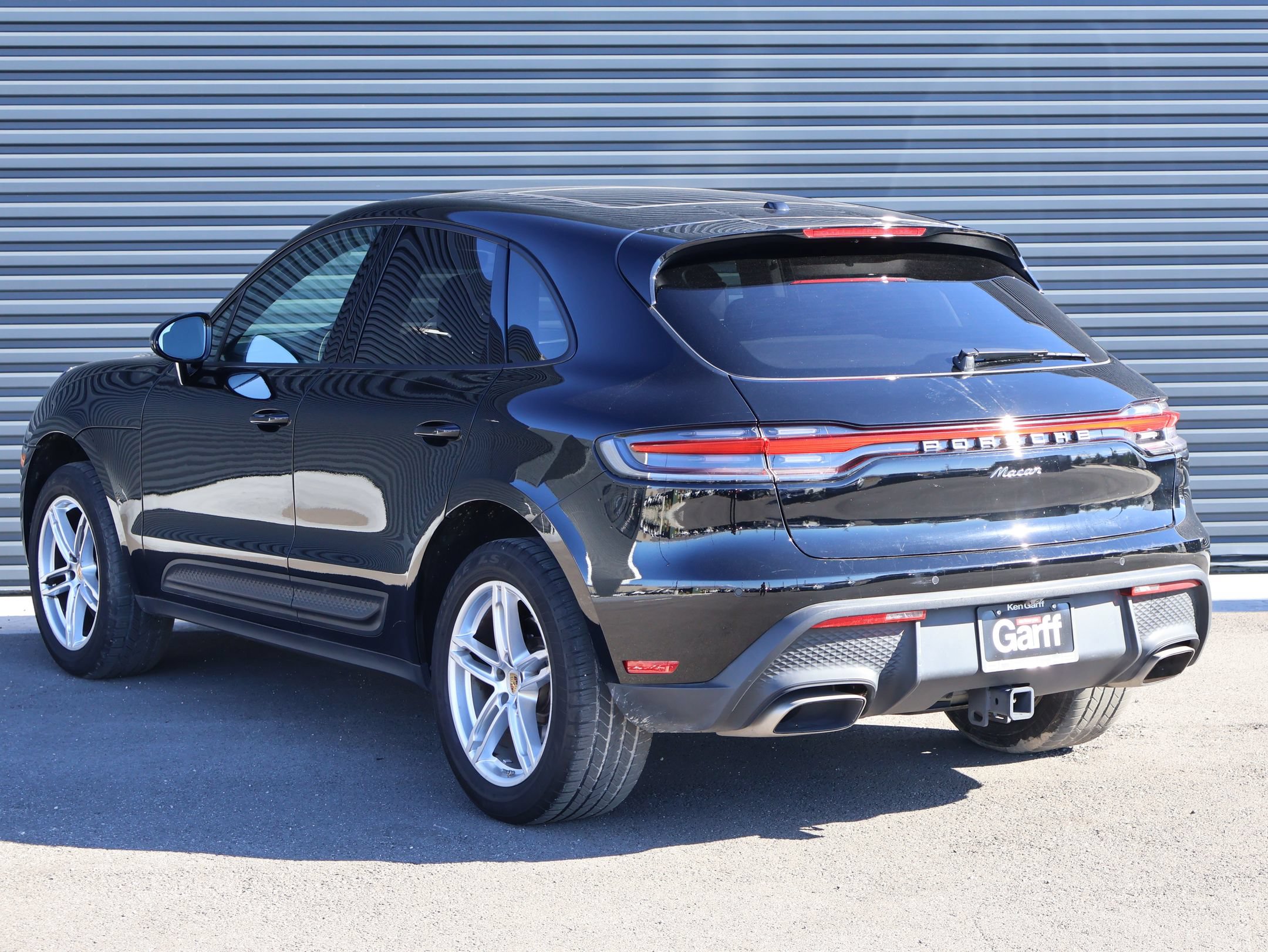 Certified 2023 Porsche Macan AWD/4WD image 3