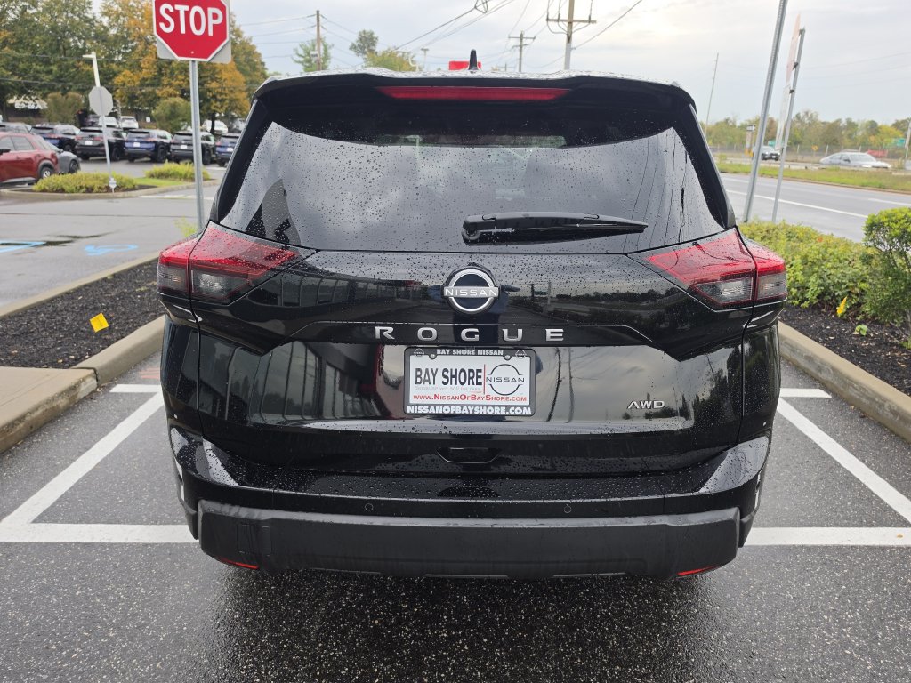 Certified 2026 Nissan Rogue SV AWD/4WD image 7