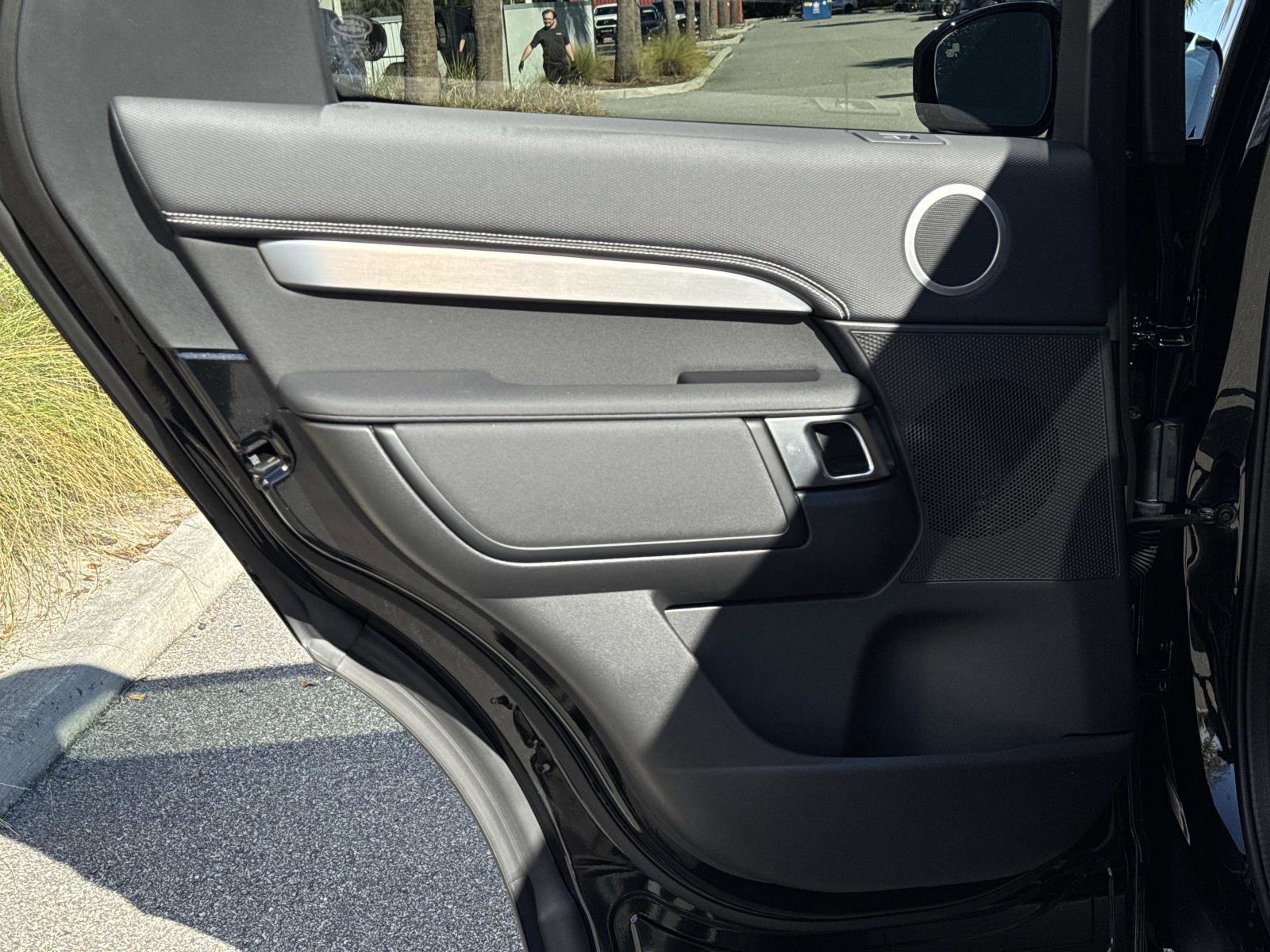 New 2026 Land Rover Discovery Limited Edition image 13