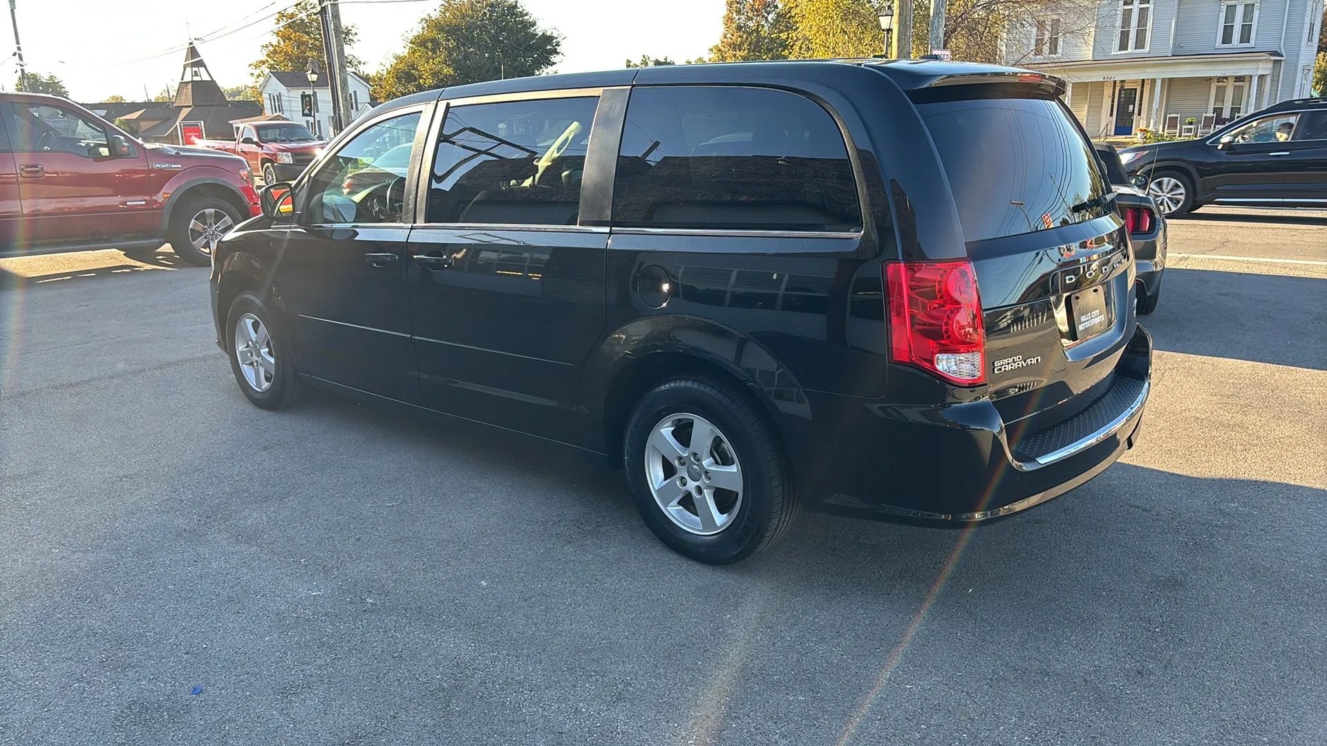 Used 2012 Dodge Grand Caravan Crew FWD image 8