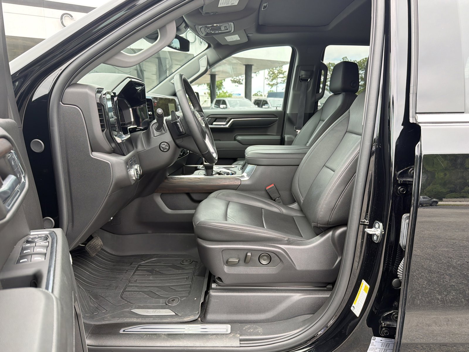 Used 2024 GMC Sierra 1500 SLT w/ SLT Premium Plus Package AWD/4WD image 14