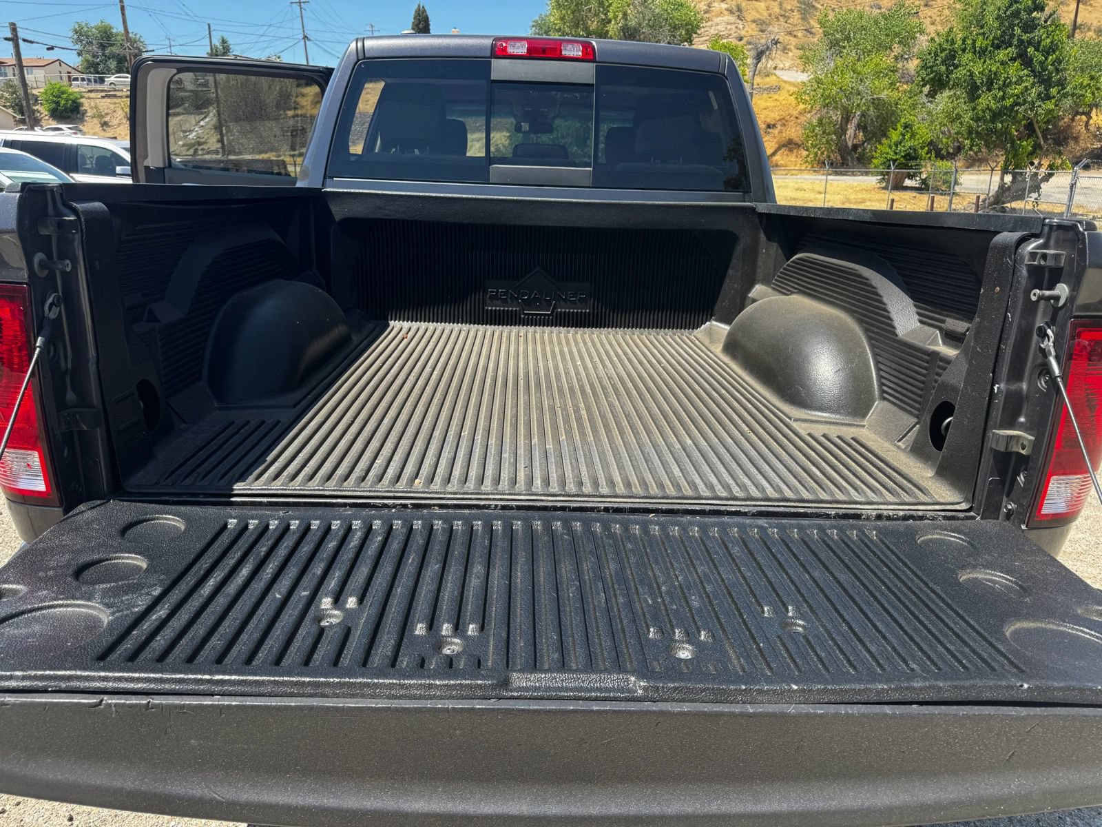 Used 2018 RAM 1500 Classic SLT AWD/4WD image 10