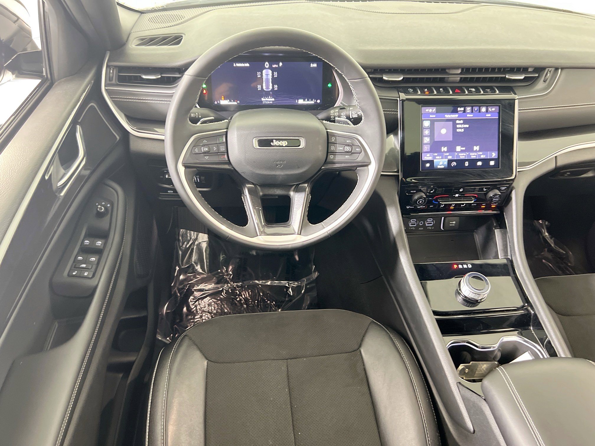 Used 2023 Jeep Grand Cherokee Altitude image 17