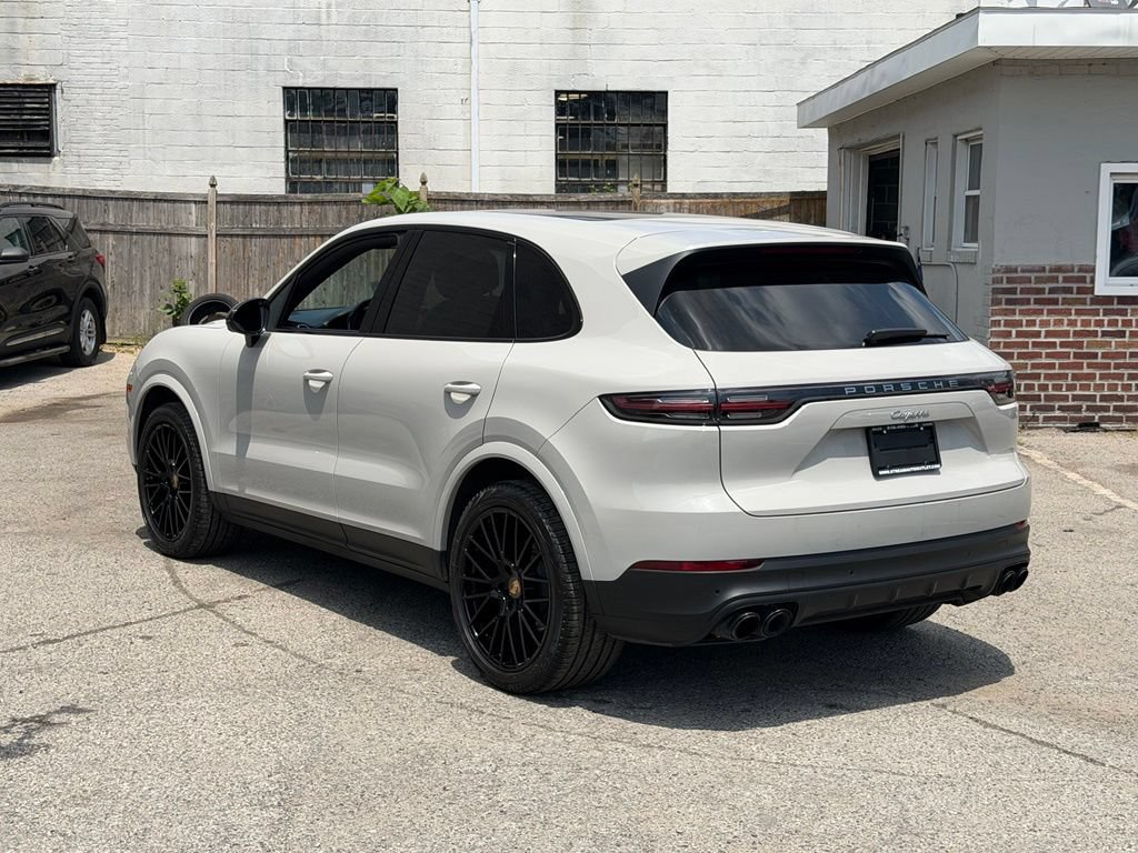 Used 2023 Porsche Cayenne AWD/4WD image 5
