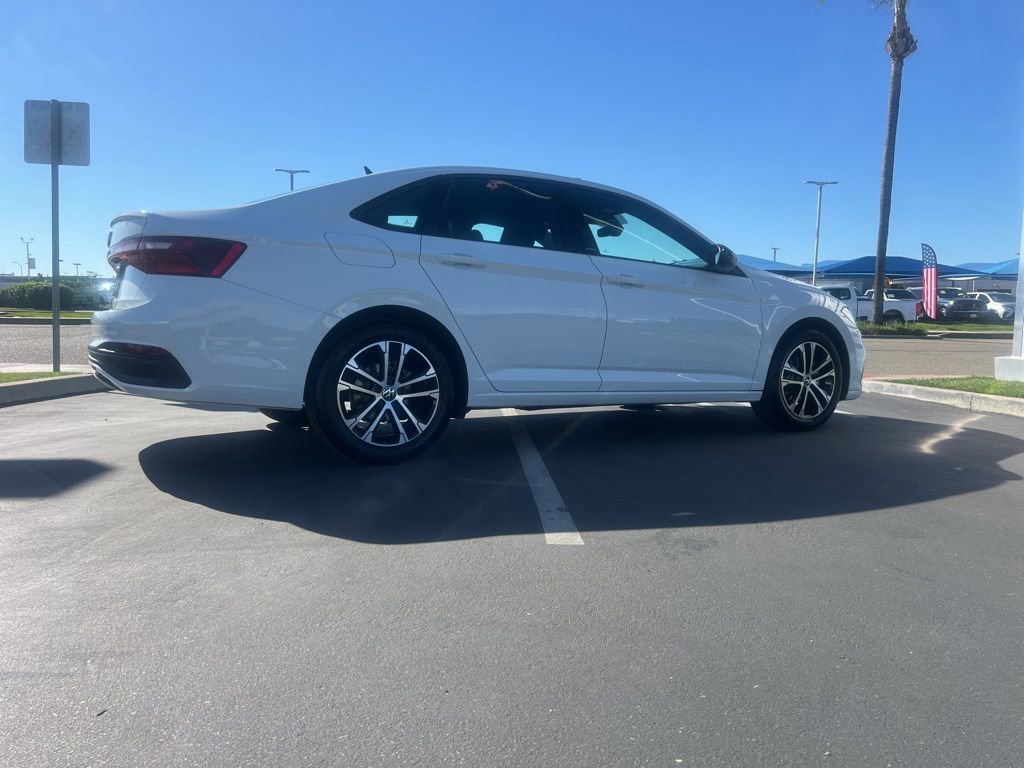 Used 2025 Volkswagen Jetta Sport image 9