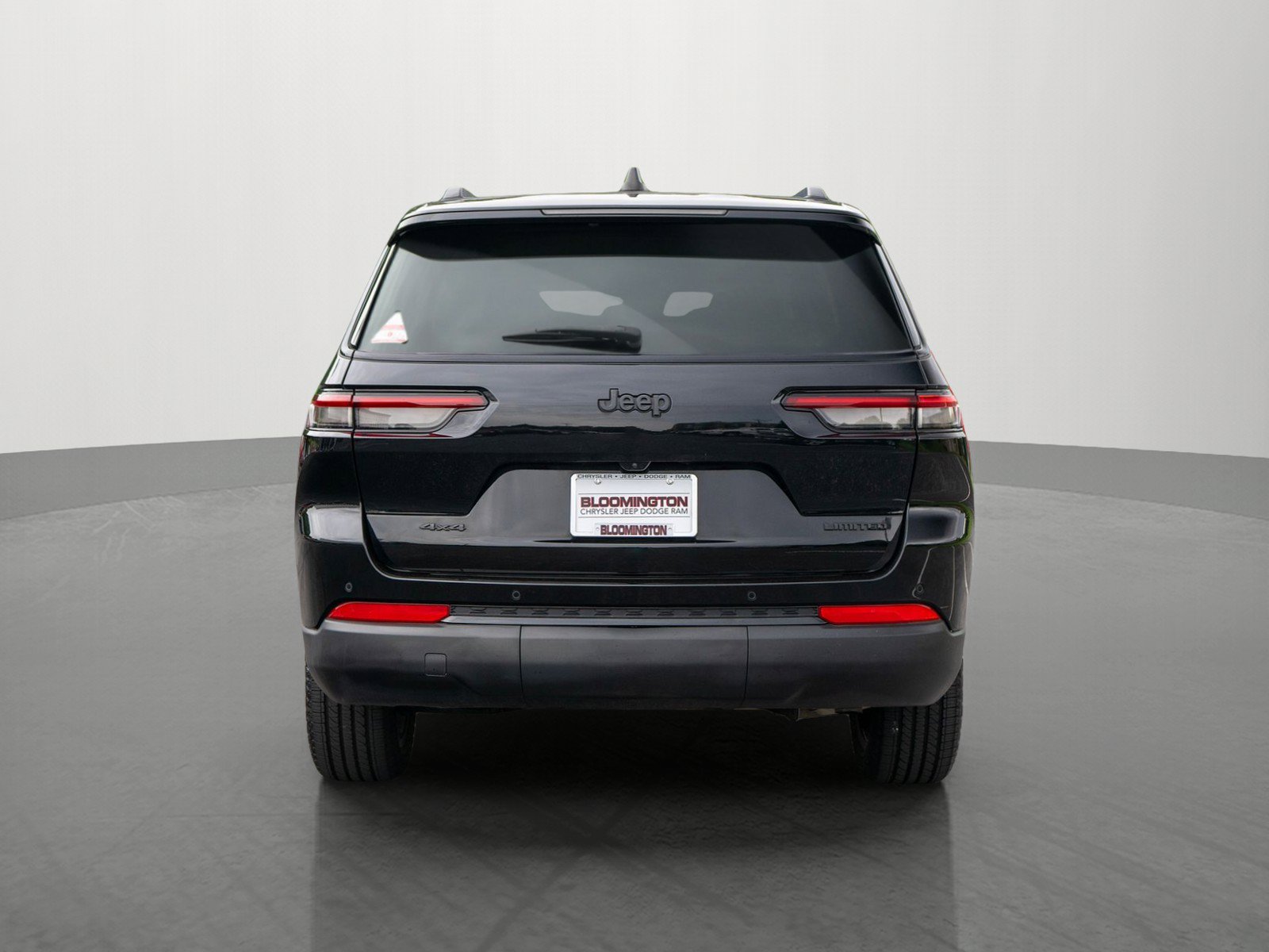 Used 2023 Jeep Grand Cherokee L Limited w/ Black Appearance Package AWD/4WD image 6