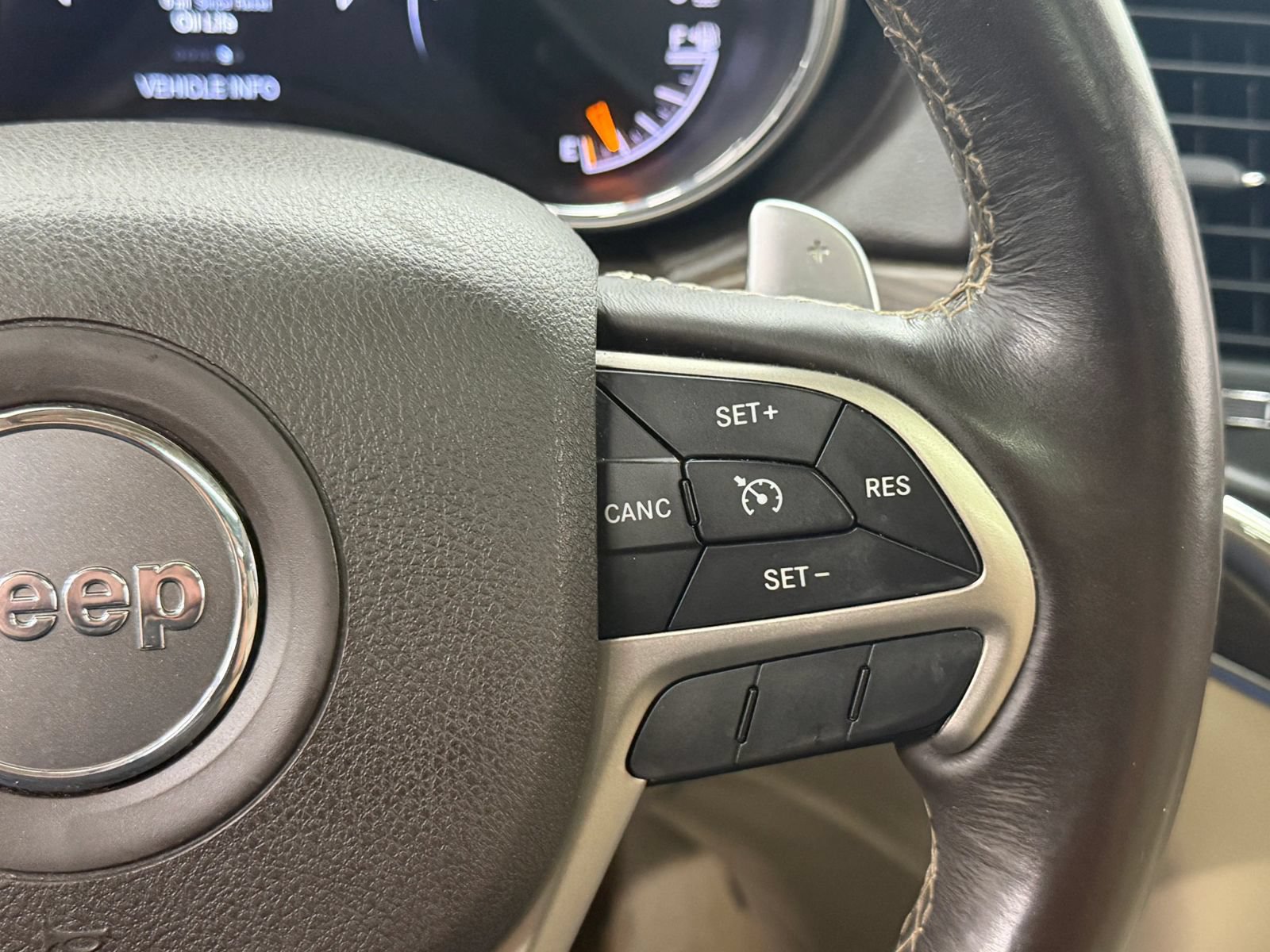 Used 2015 Jeep Grand Cherokee Overland AWD/4WD image 28