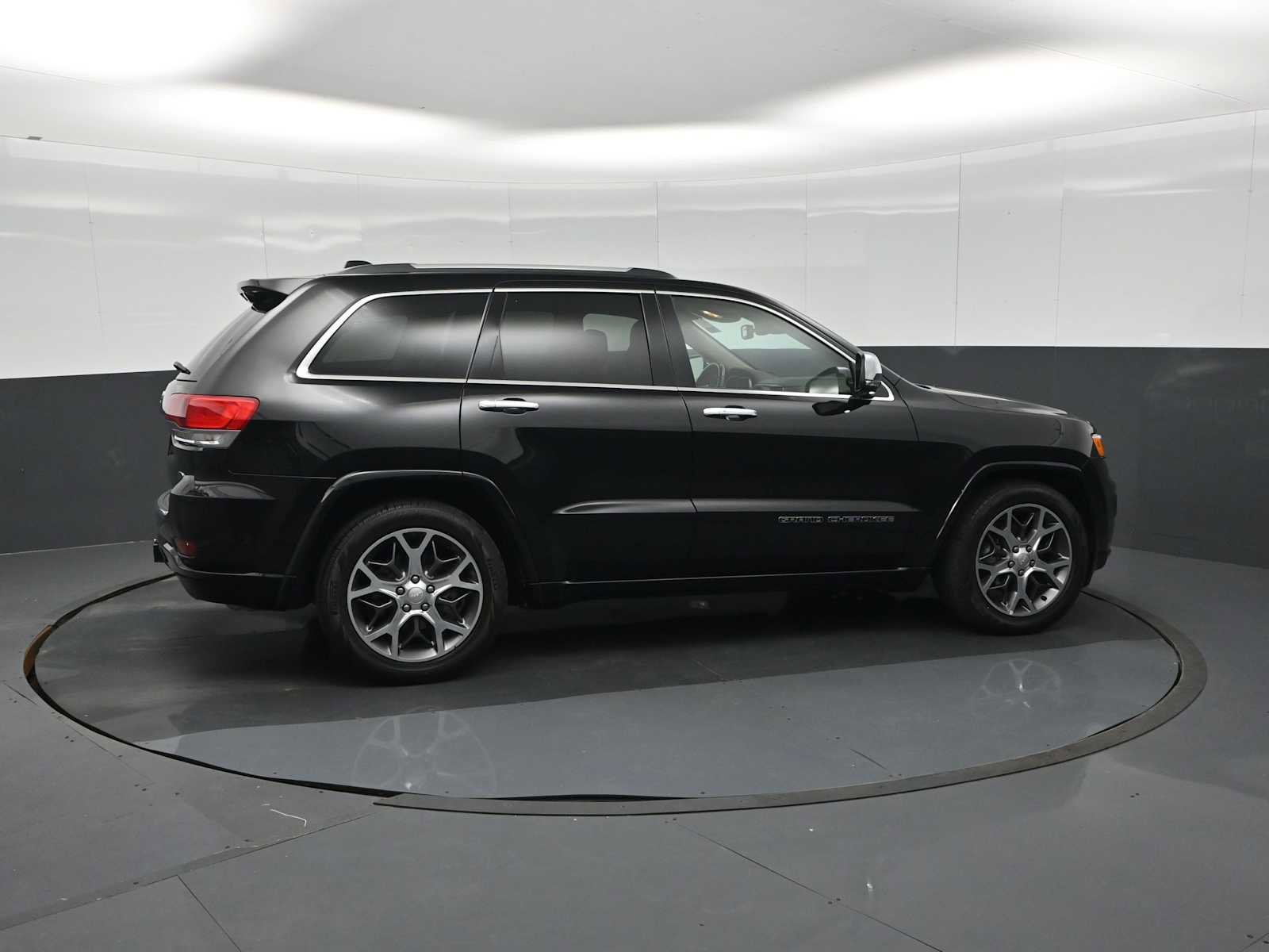 Used 2020 Jeep Grand Cherokee Overland AWD/4WD image 9