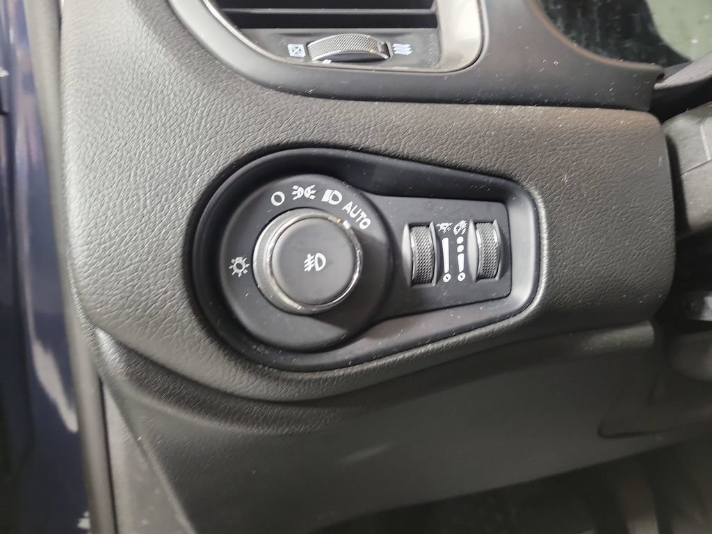 Used 2022 Jeep Renegade Latitude AWD/4WD image 13
