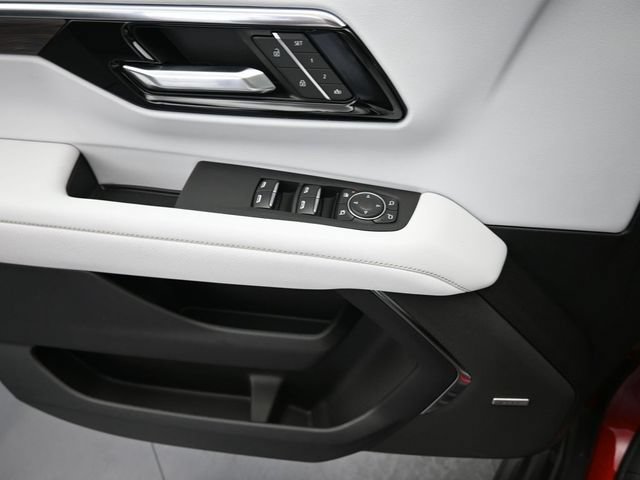 New 2025 Chevrolet Suburban Premier AWD/4WD image 32