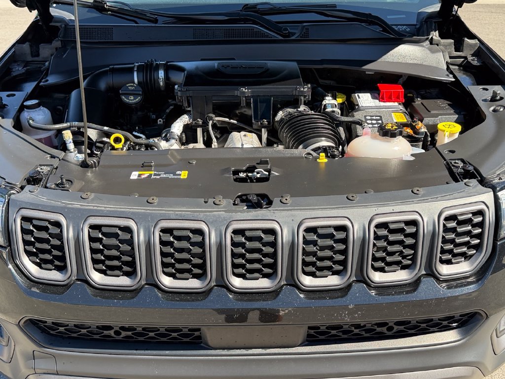 Used 2025 Jeep Compass Trailhawk AWD/4WD image 25