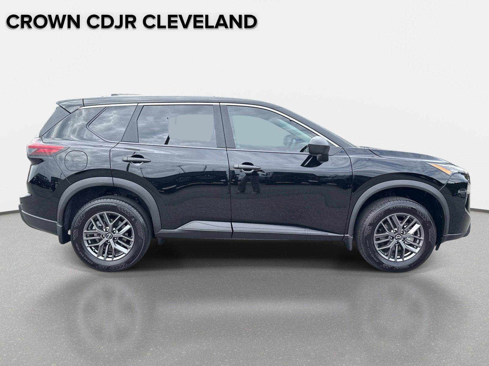 Used 2026 Nissan Rogue S FWD image 3