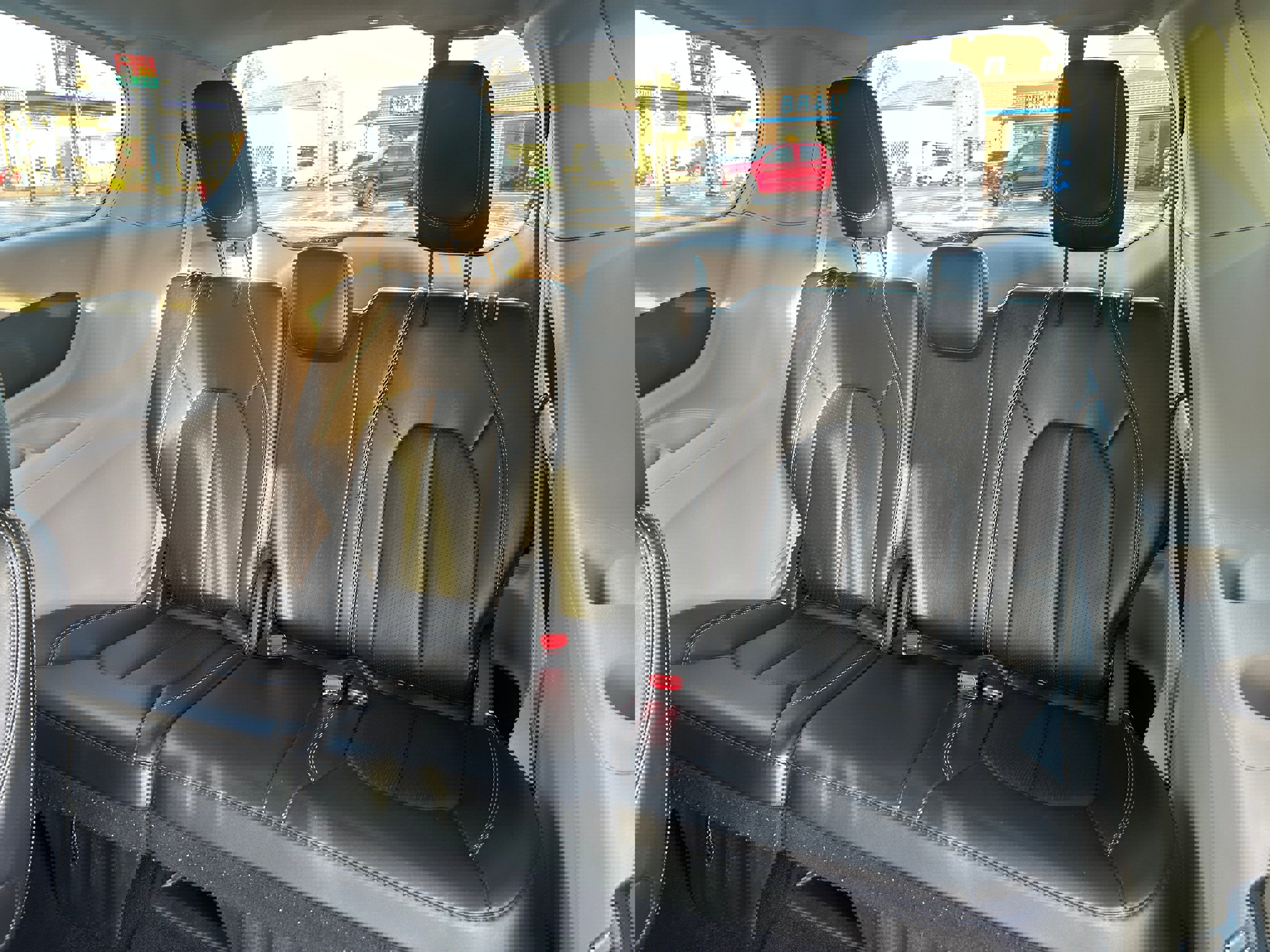 Used 2024 Chrysler Pacifica Touring-L image 37