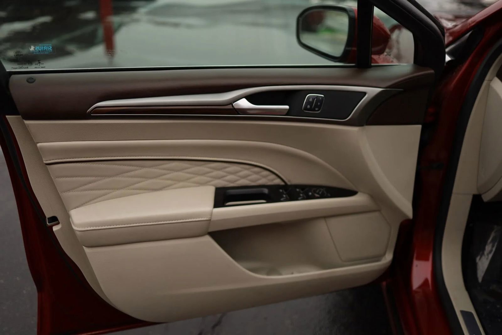Used 2017 Ford Fusion Platinum image 9