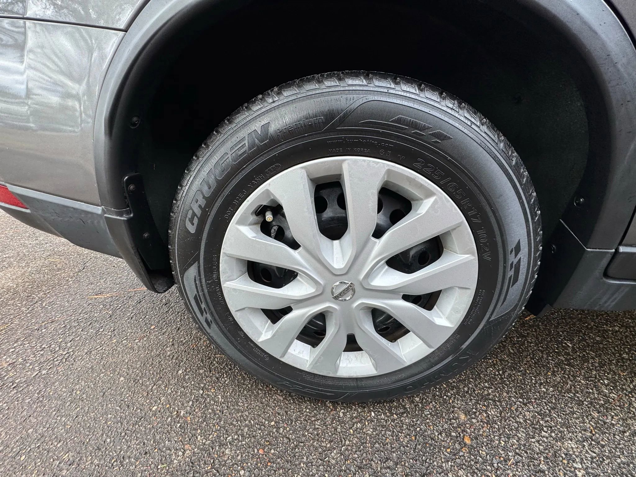 Used 2017 Nissan Rogue S image 26