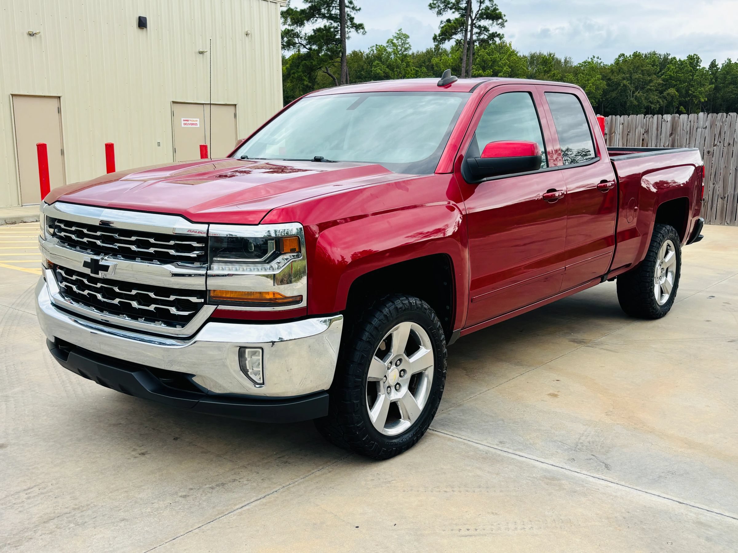 Used 2018 Chevrolet Silverado 1500 LT w/ Texas Edition RWD image 4