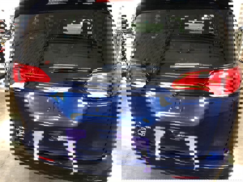 Used 2020 Chrysler Voyager LX image 29