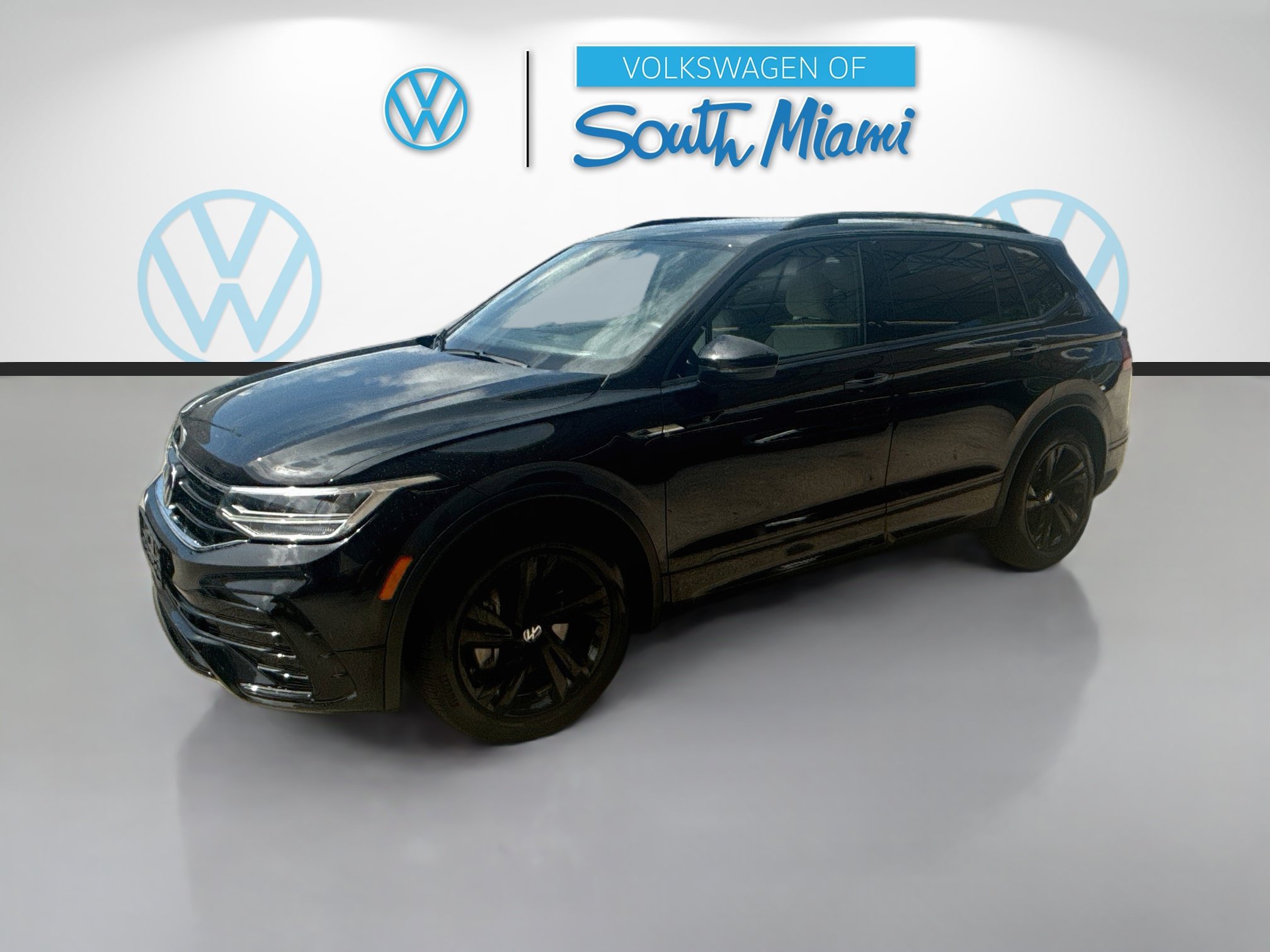Used 2024 Volkswagen Tiguan SE R-Line FWD image 3