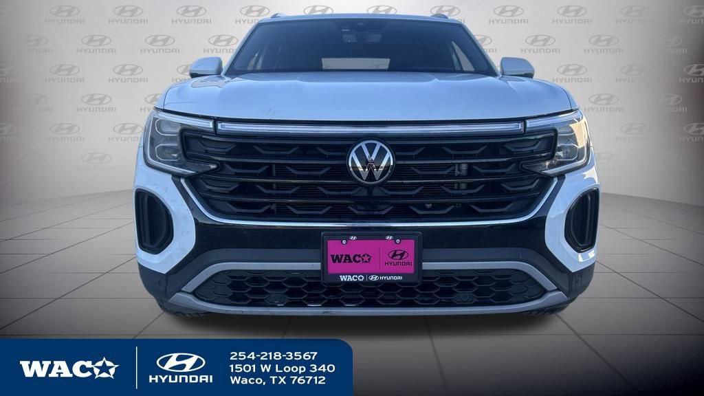 Used 2024 Volkswagen Atlas Cross Sport SE image 2