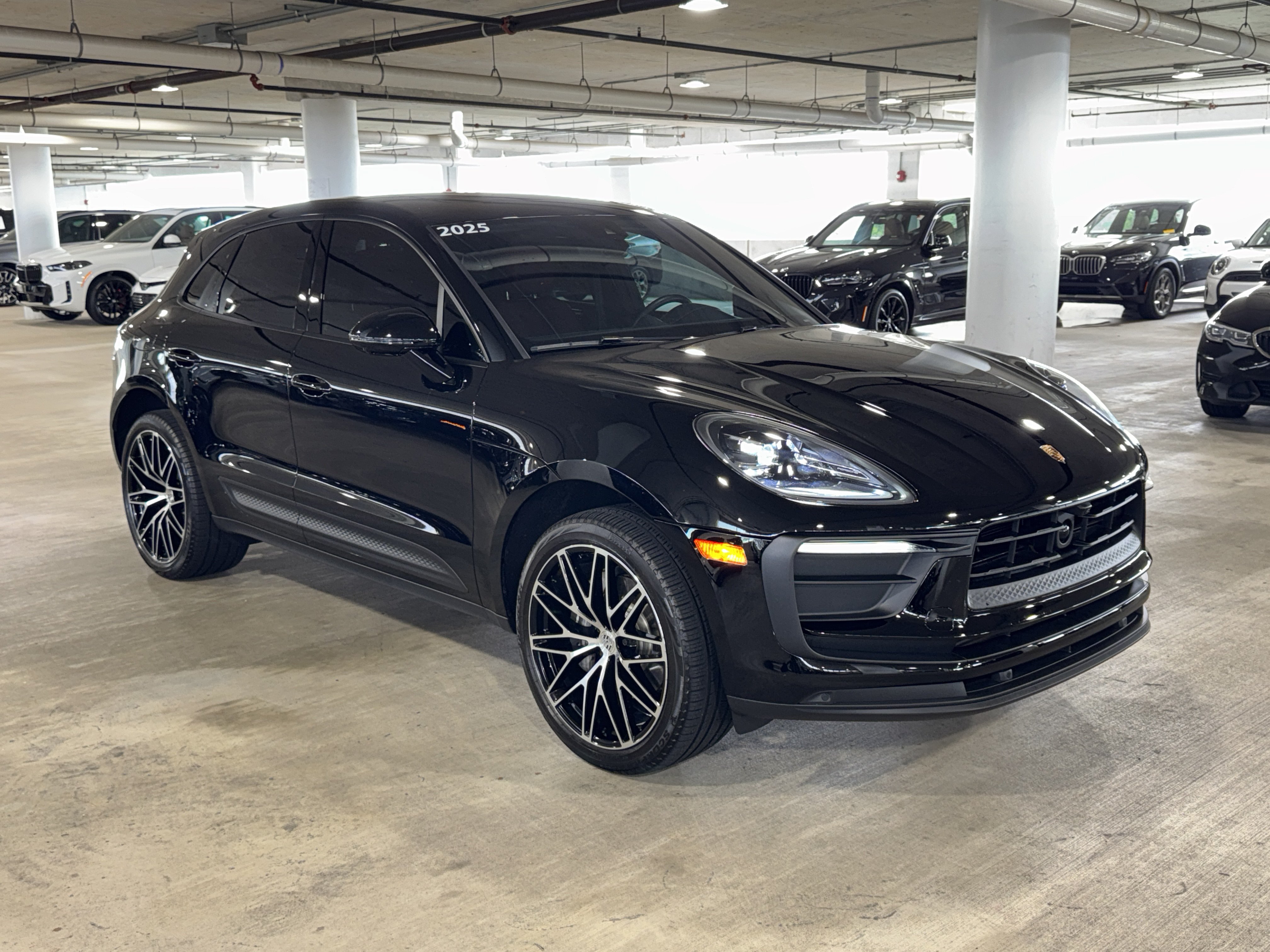Used 2025 Porsche Macan AWD/4WD image 2