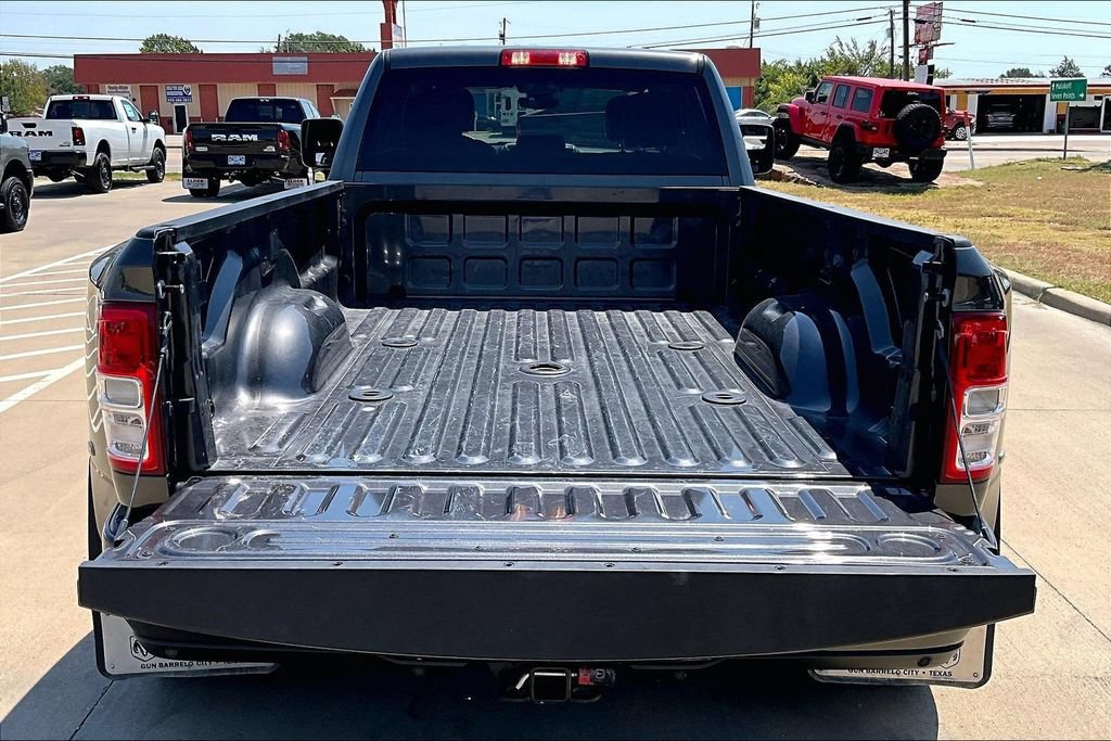 Used 2024 RAM 3500 Big Horn w/ Sport Appearance Package AWD/4WD image 14