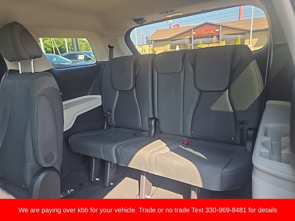 Used 2024 Kia Carnival LX FWD image 31
