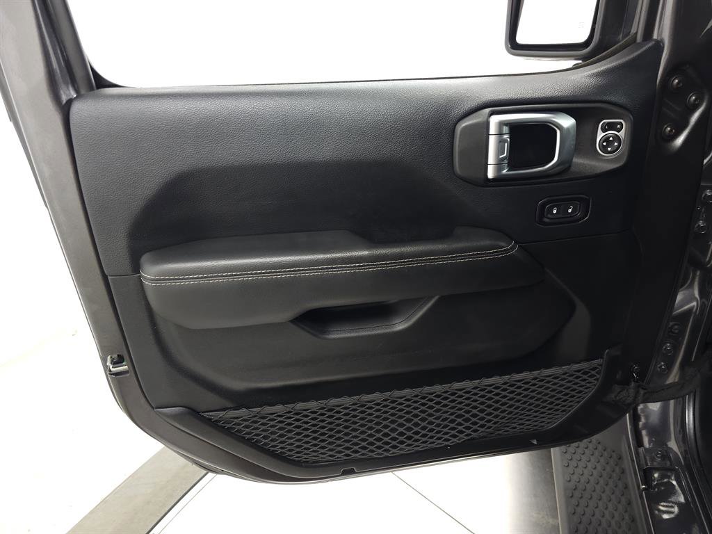 Used 2018 Jeep Wrangler Unlimited Sahara w/ Dual Top Group image 14