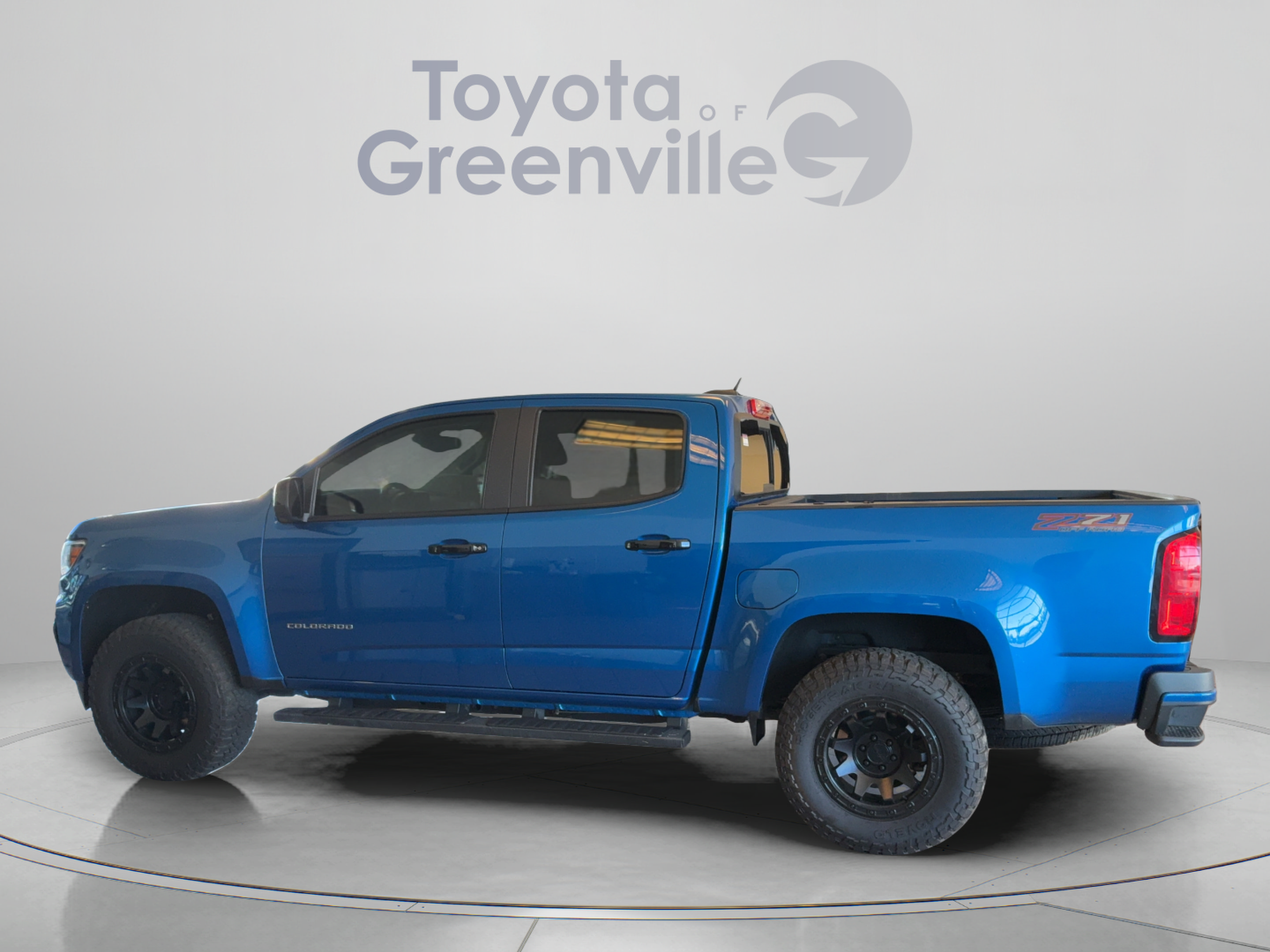 Used 2022 Chevrolet Colorado Z71 AWD/4WD image 2