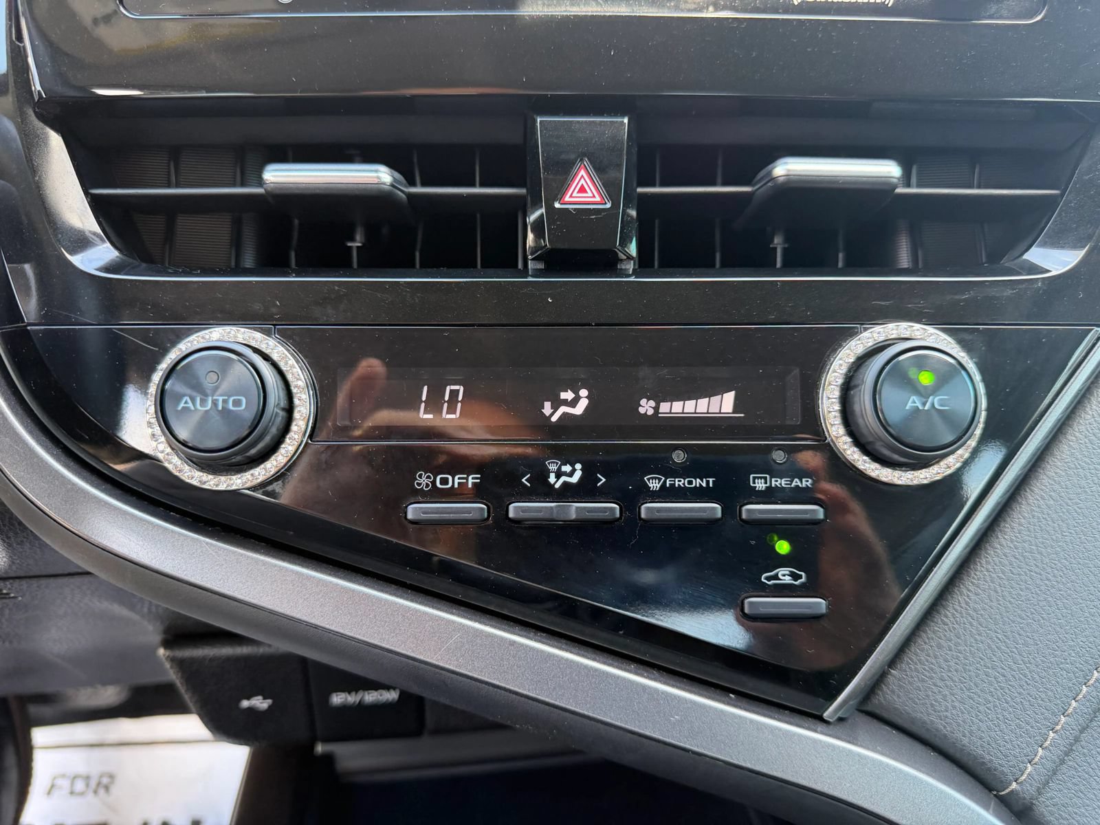 Used 2021 Toyota Camry SE FWD image 16