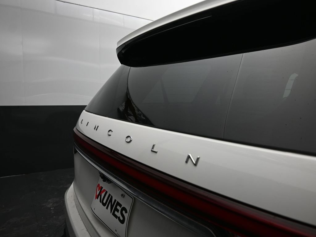 Used 2023 Lincoln Aviator AWD w/ Premium Package image 15