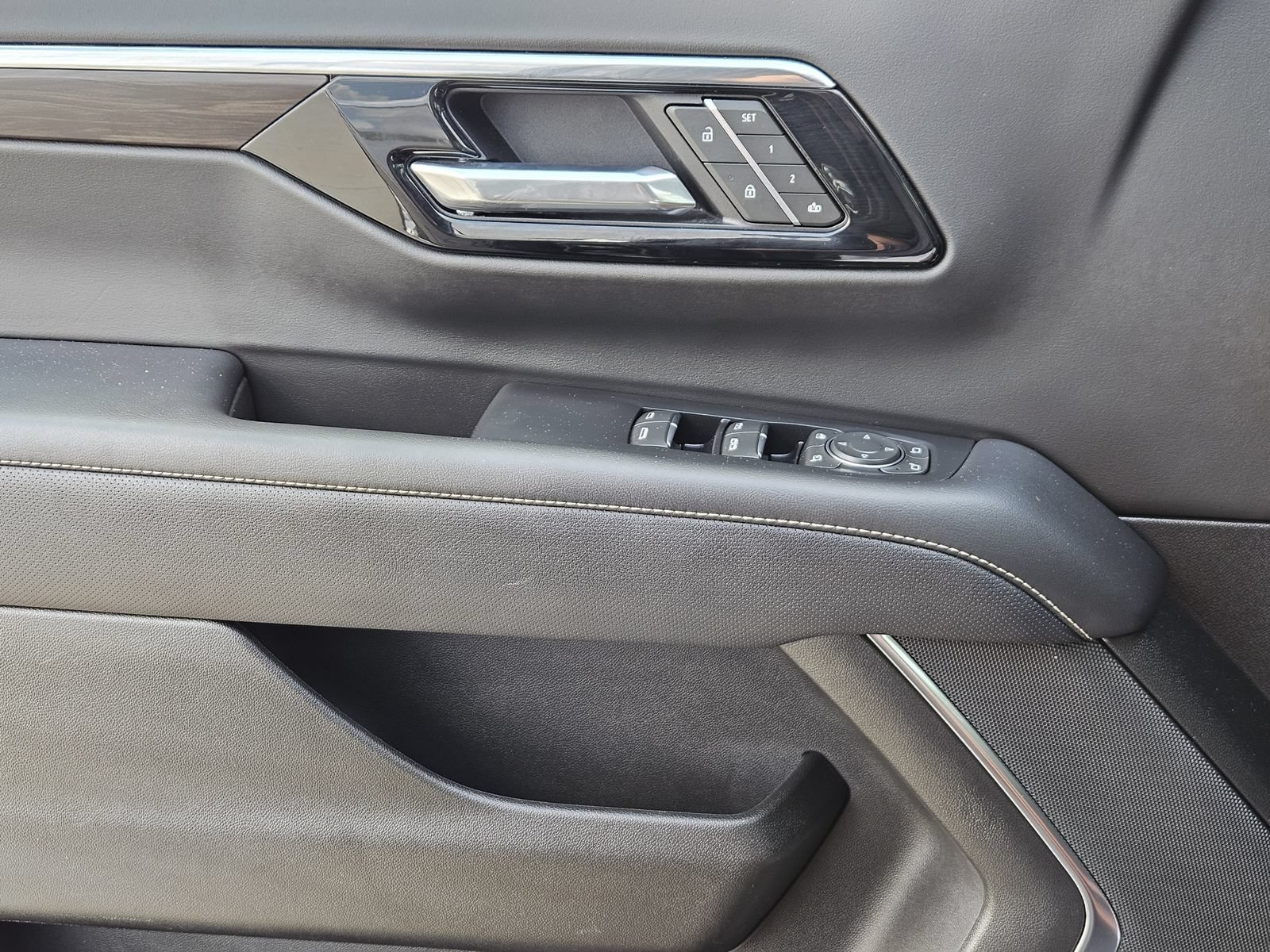 Certified 2025 Chevrolet Suburban Premier AWD/4WD image 29