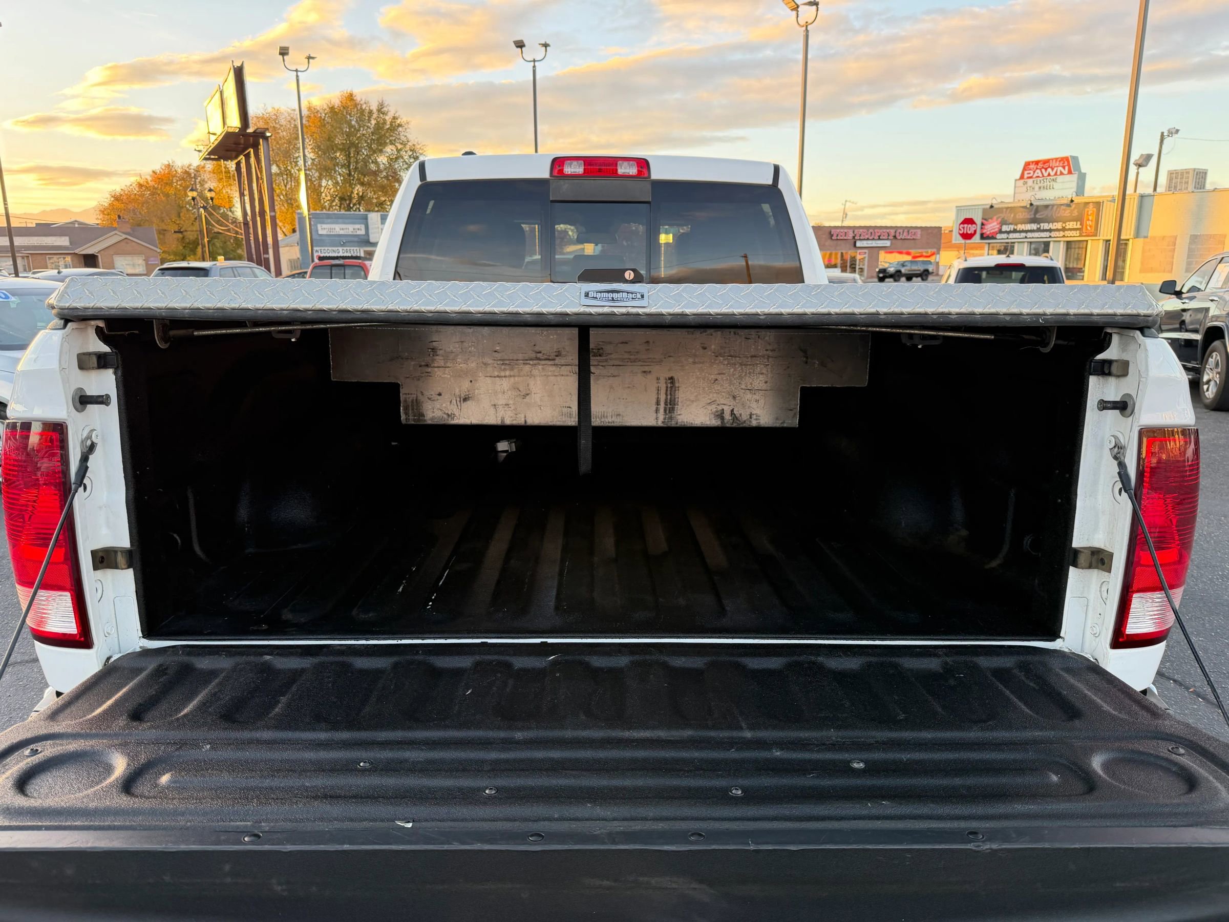 Used 2017 RAM 1500 Classic SLT image 9