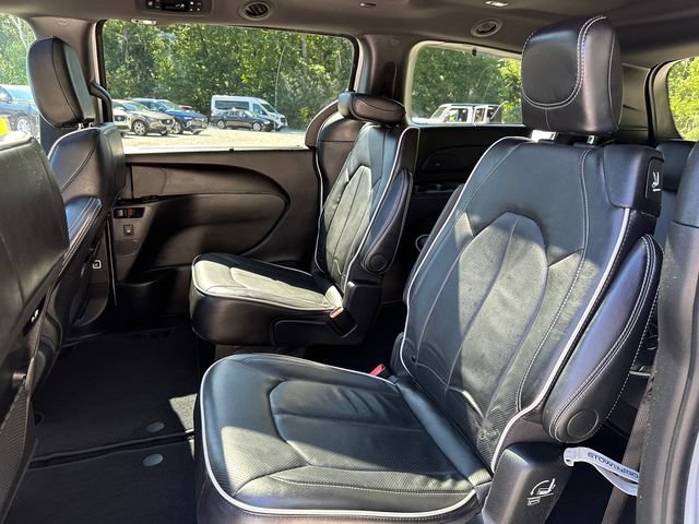 Used 2025 Chrysler Pacifica Limited AWD/4WD image 21