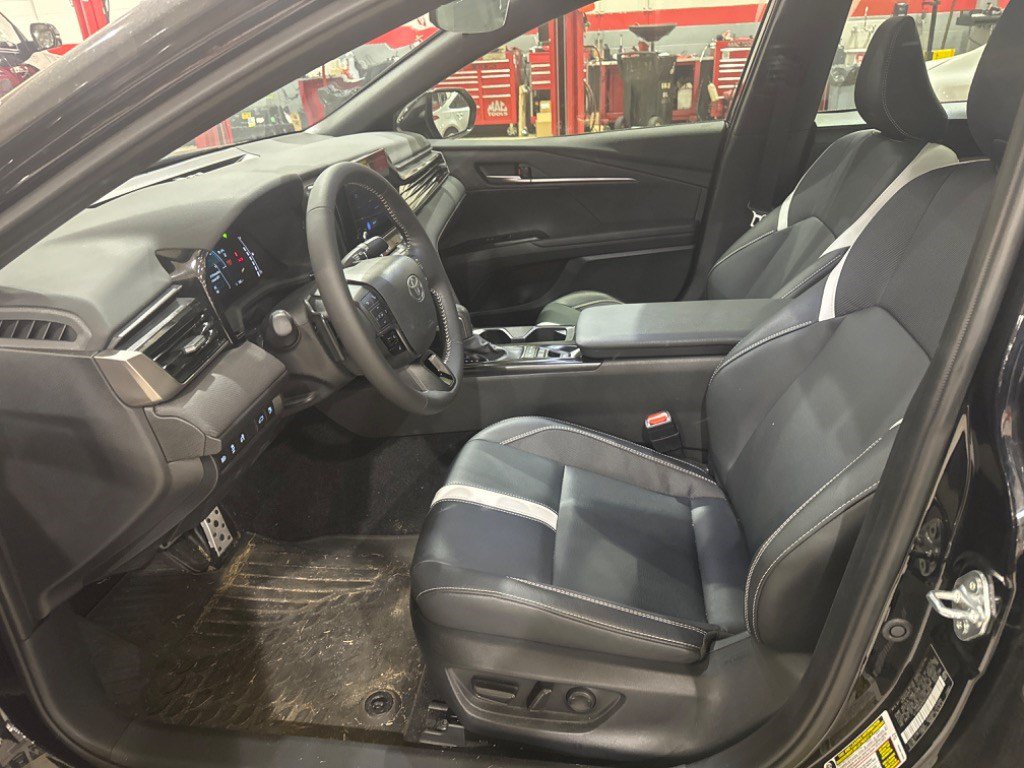 Used 2025 Toyota Camry SE FWD image 39