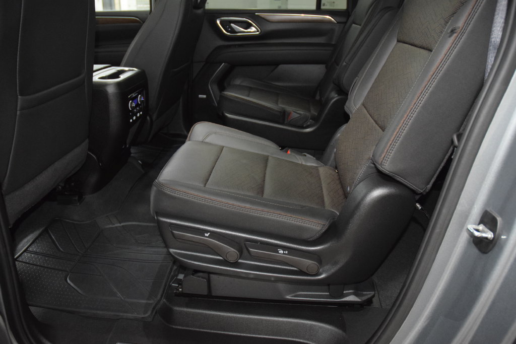 Used 2024 Chevrolet Suburban High Country AWD/4WD image 43