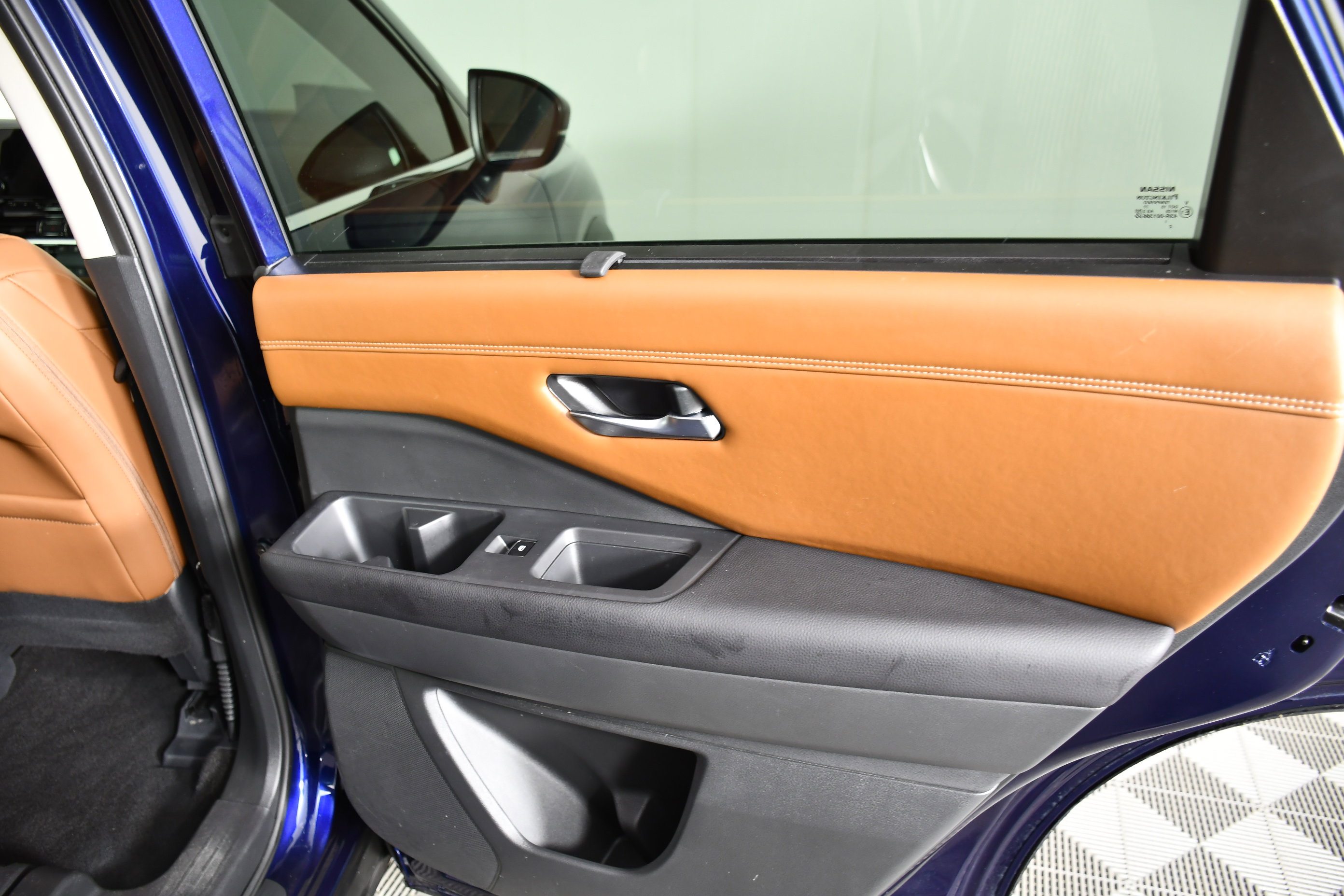 Used 2023 Nissan Pathfinder Platinum image 46