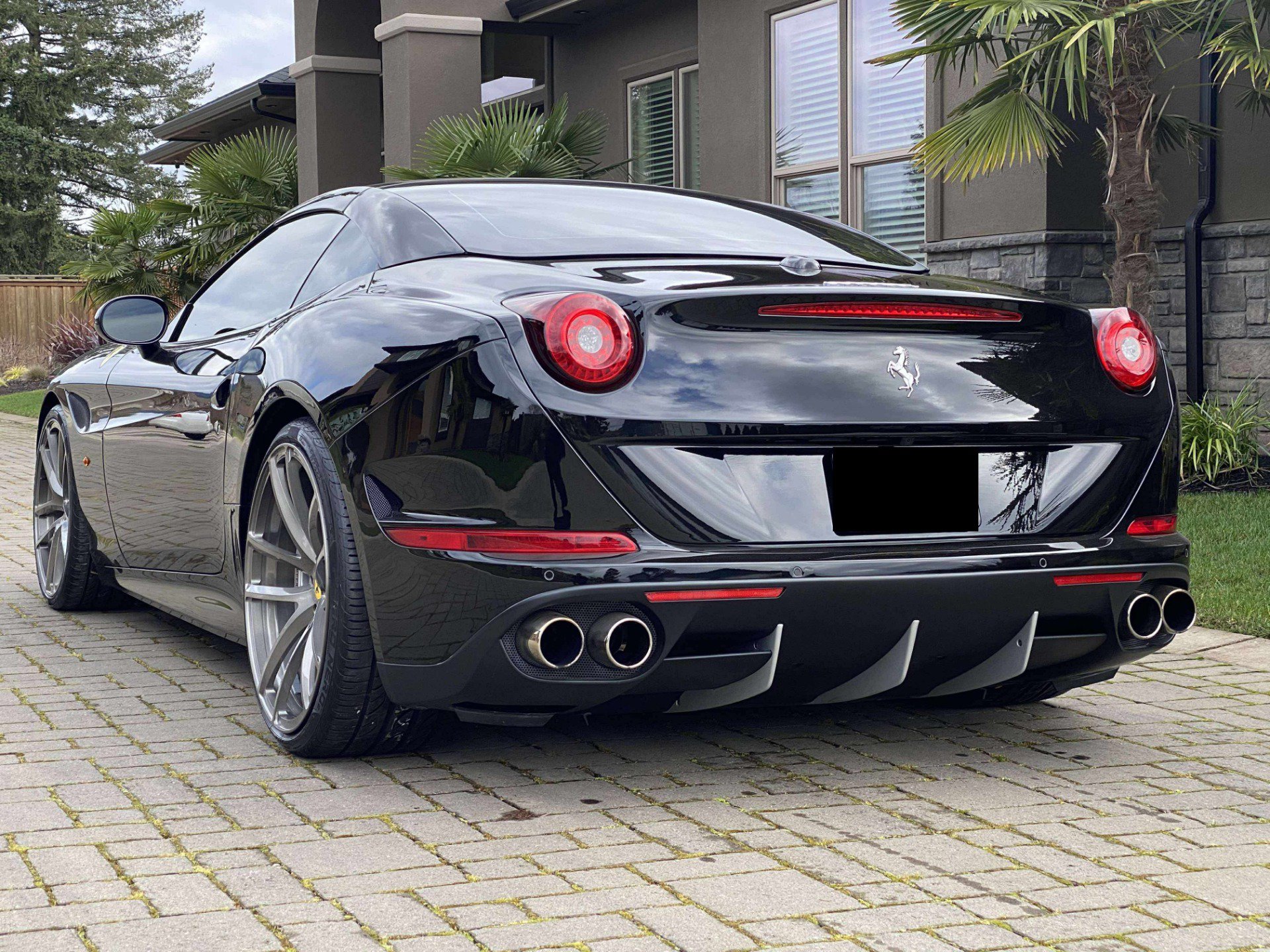 Used 2015 Ferrari California T RWD image 2