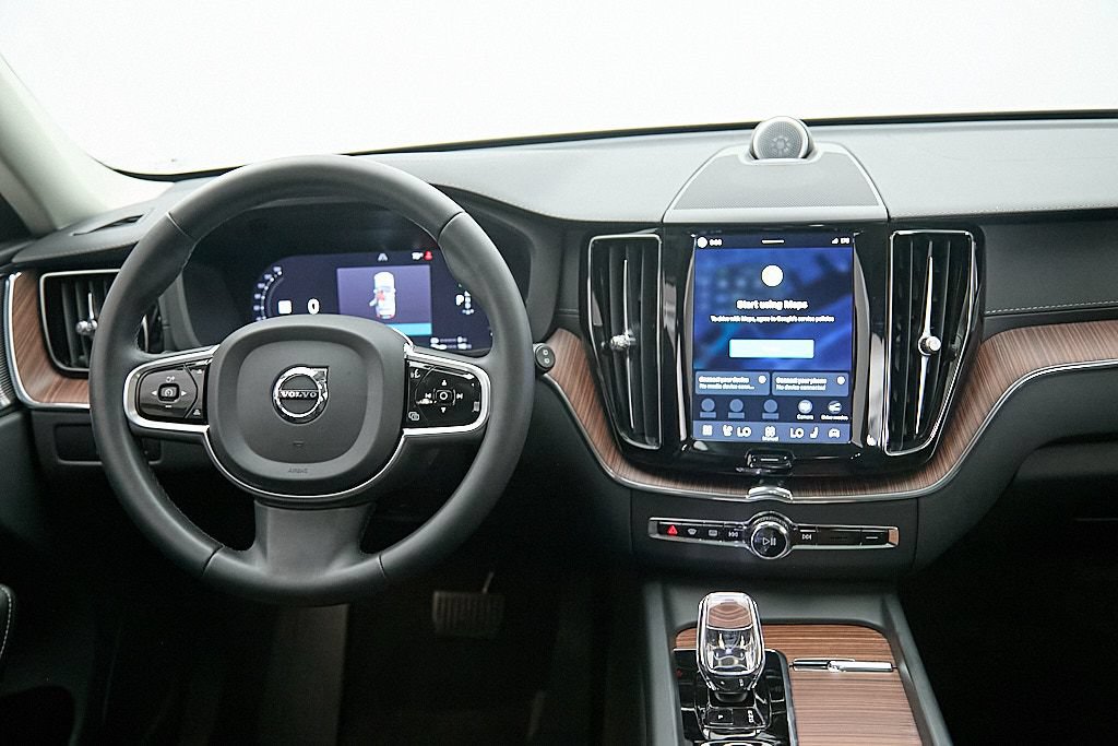 Certified 2023 Volvo XC60 T8 Ultimate w/ Climate Package AWD/4WD image 24