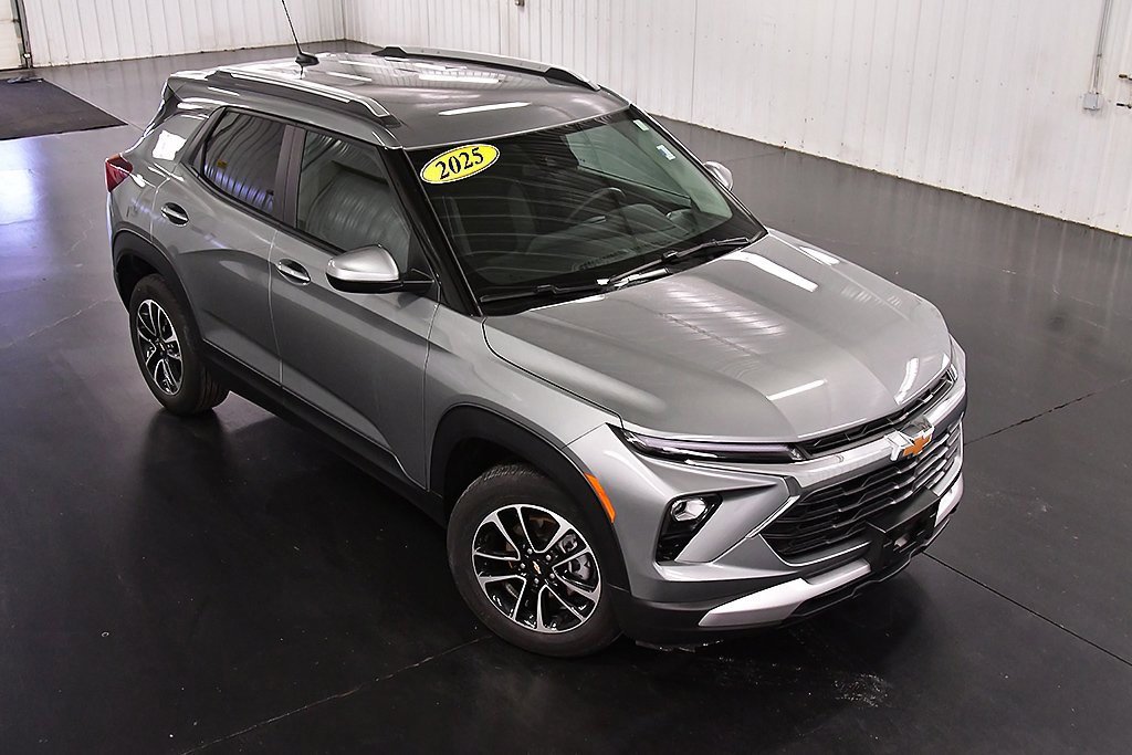 Used 2025 Chevrolet TrailBlazer LT w/ LT Cold Weather Package image 12