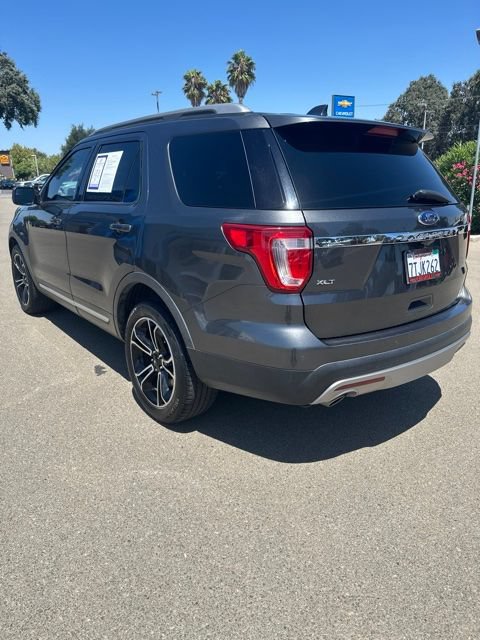 Used 2016 Ford Explorer XLT w/ Equipment Group 202A FWD image 4