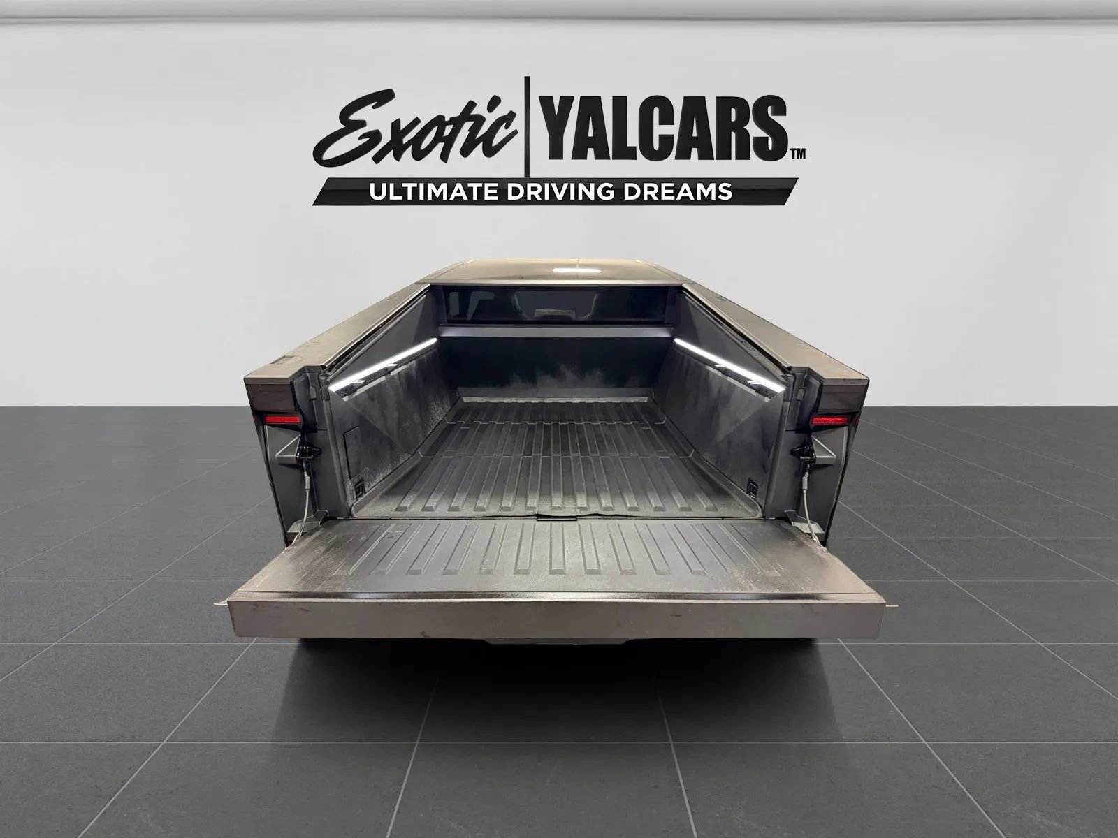 Used 2025 Tesla Cybertruck AWD Crew Cab image 11